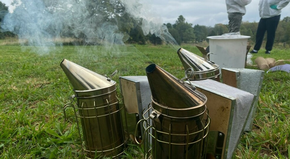 Beekeeping smokers